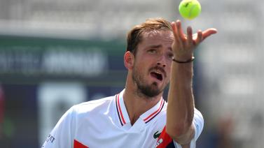 并避免球权 并避免球权